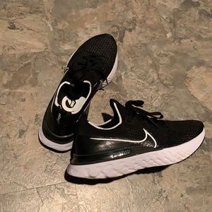 Nike Epic React Flyknit Women's Running Shoe